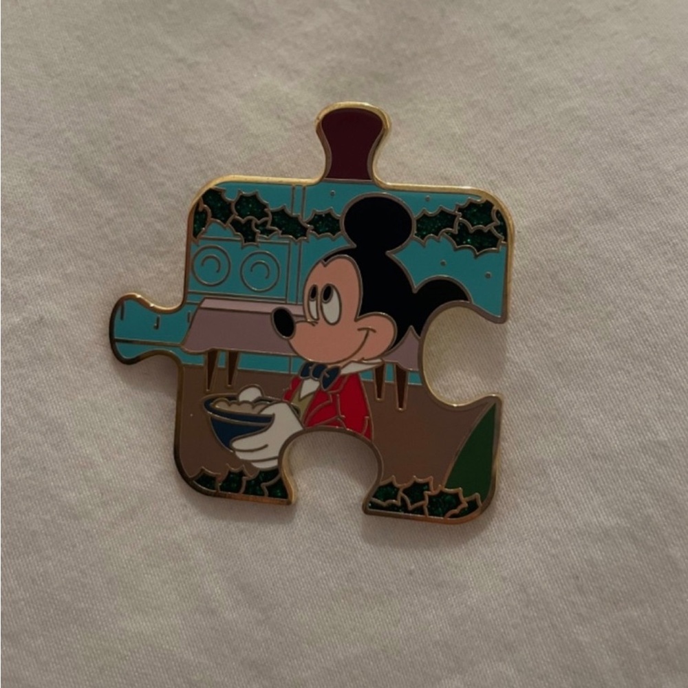 Disney’s Christmas Carol Mystery Puzzle Piece Pin LE 900